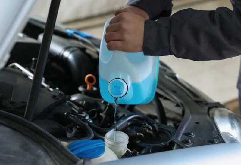 rezervoar tekočine za pranje stekla avtomobila